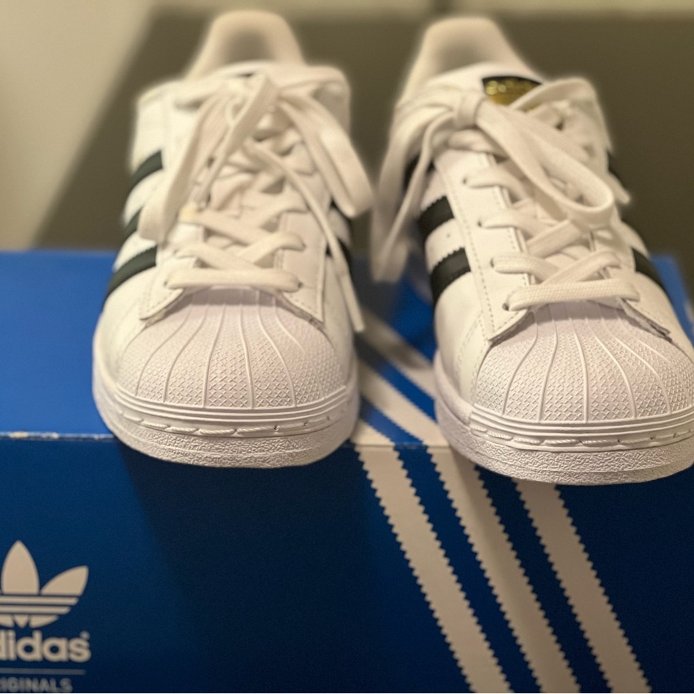 Adidas original sneakers size 5 1/2 kids size brand new